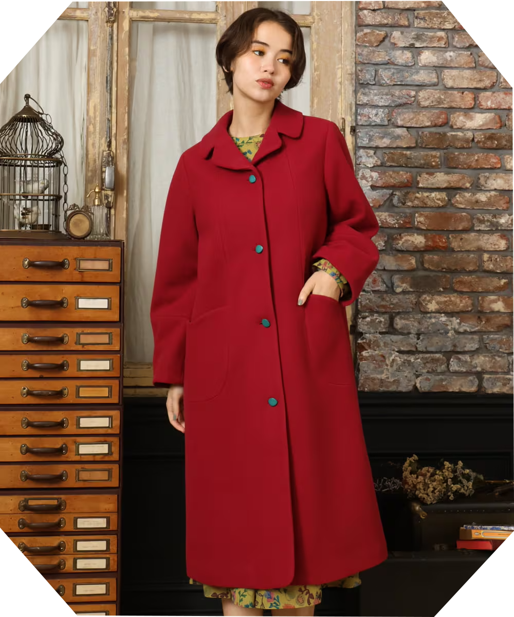 ボタンとフォルムがかわいい！ウール素材のレトロコート