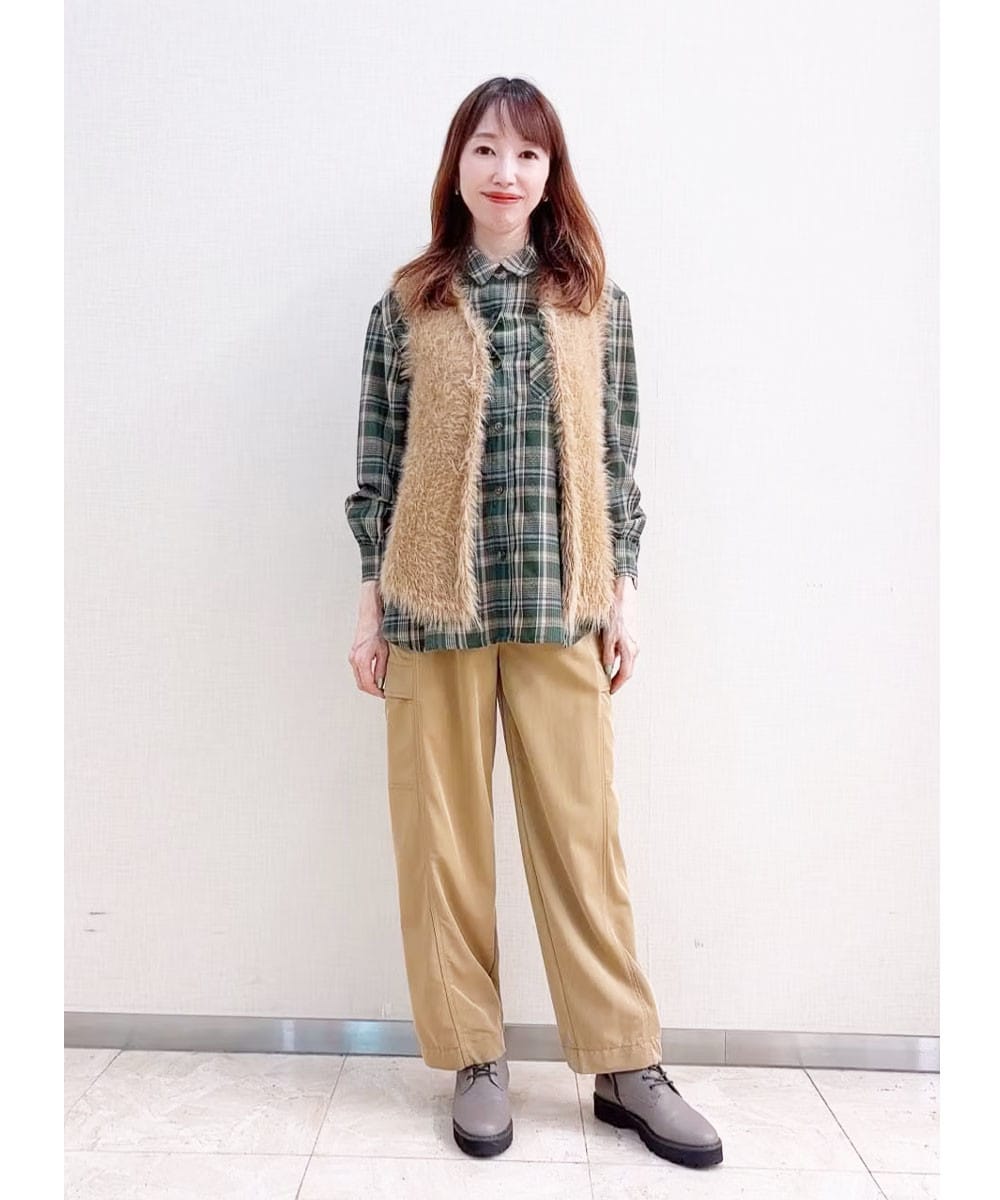 毛足の長いふわふわとしたフェザーヤーンベスト