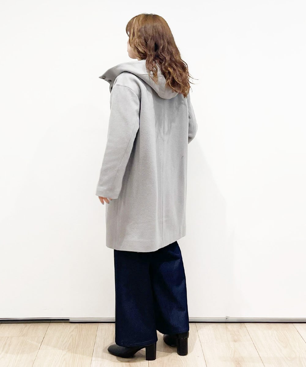 大人カジュアルなフーデットコート