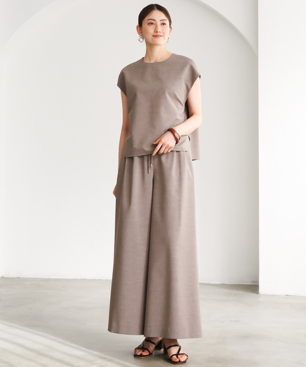 Tブラウス×ワイドパンツ