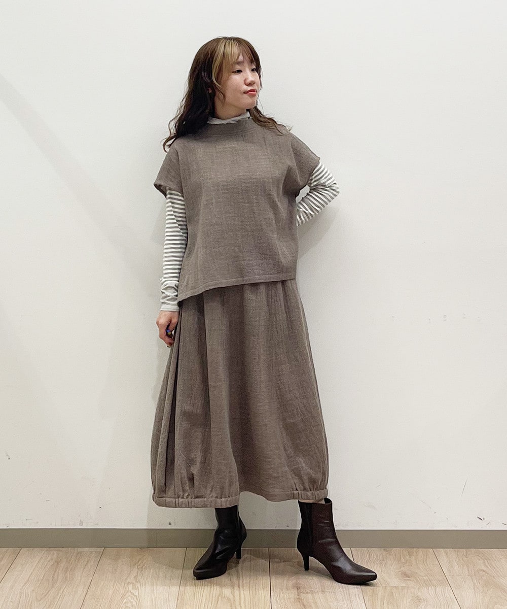 紅葉に馴染むカラーで華やぎコーデ