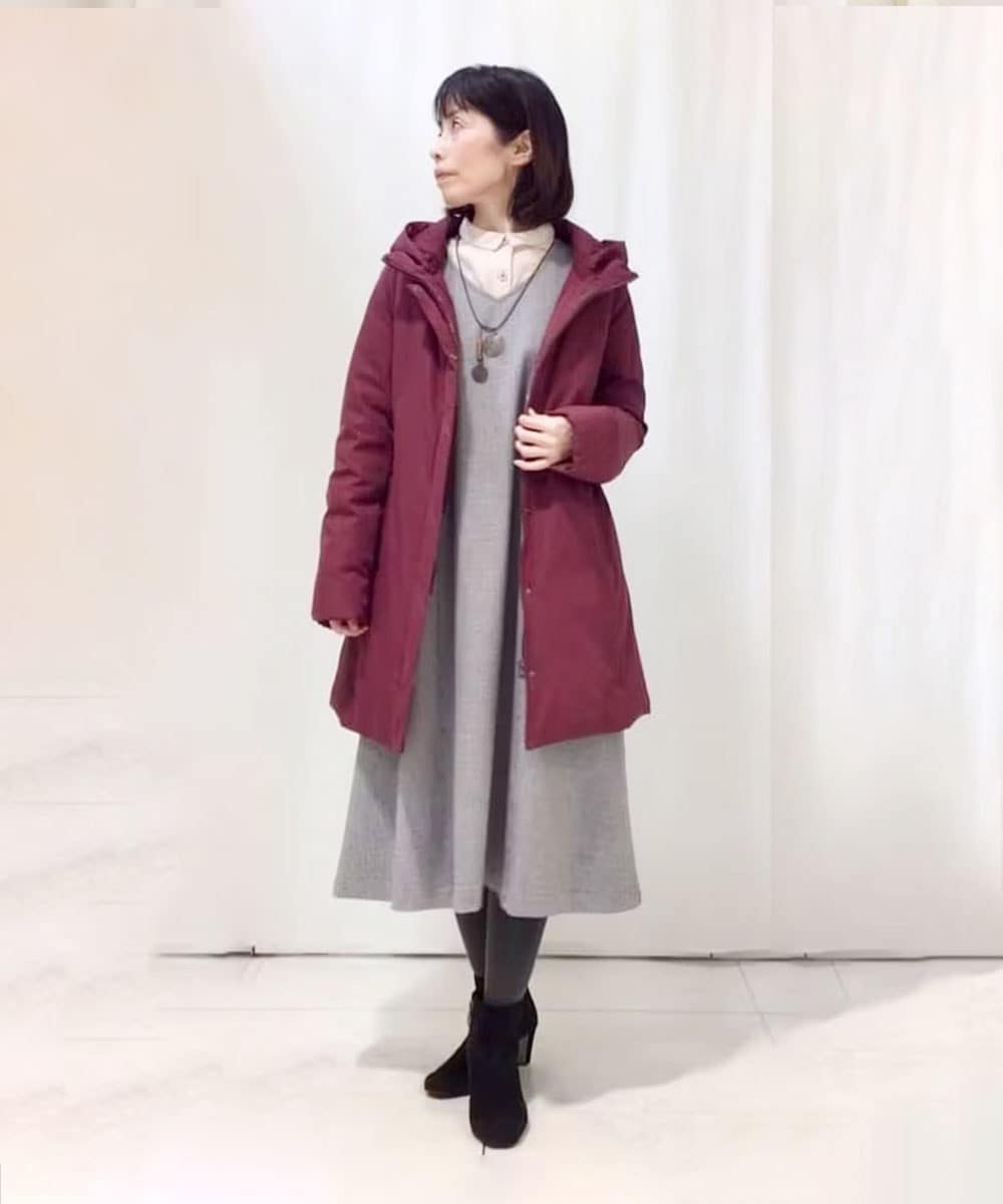 紅葉に映えるワインレッドがポイント