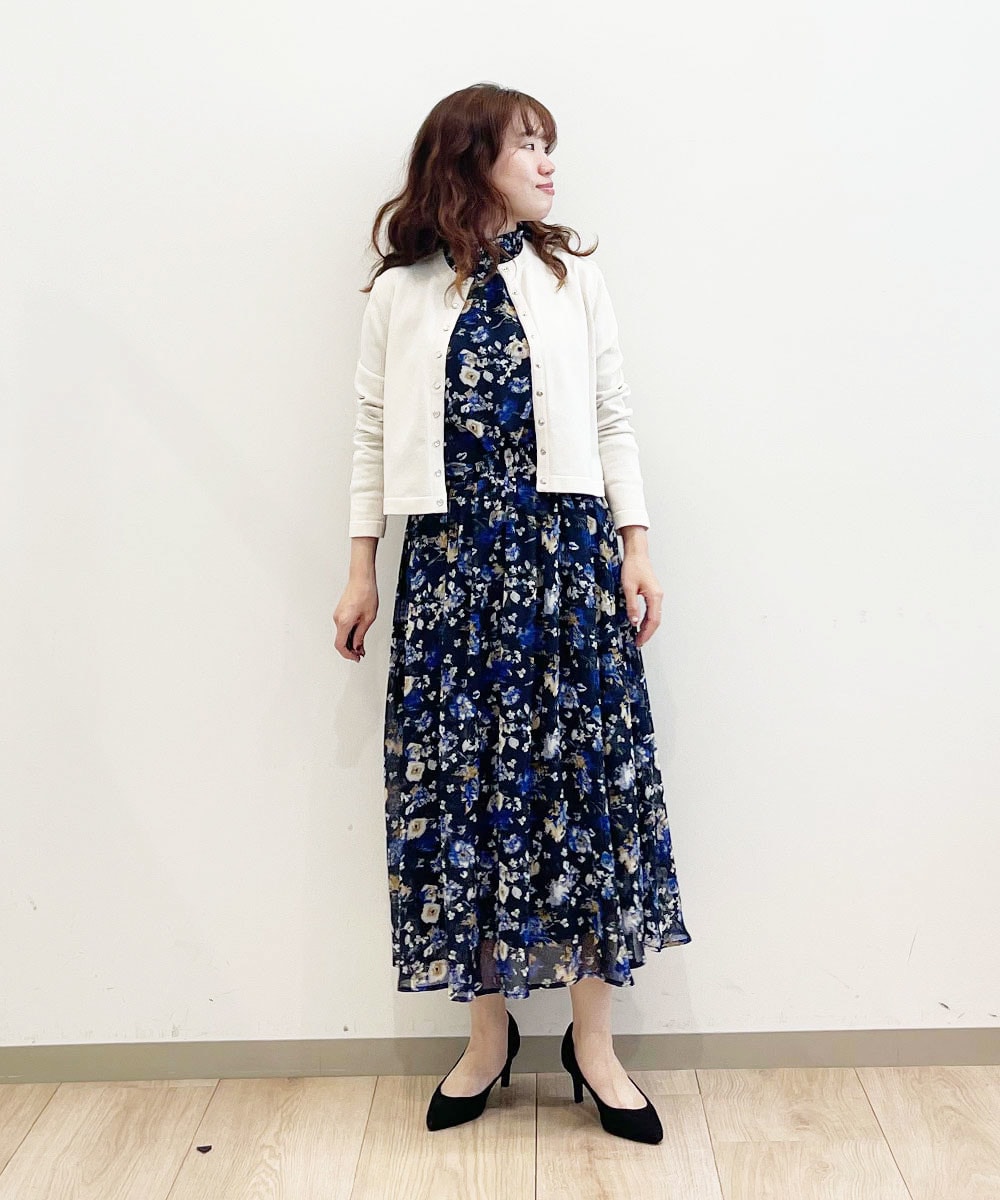 すっきり見えが叶うコンパクトカーディガン