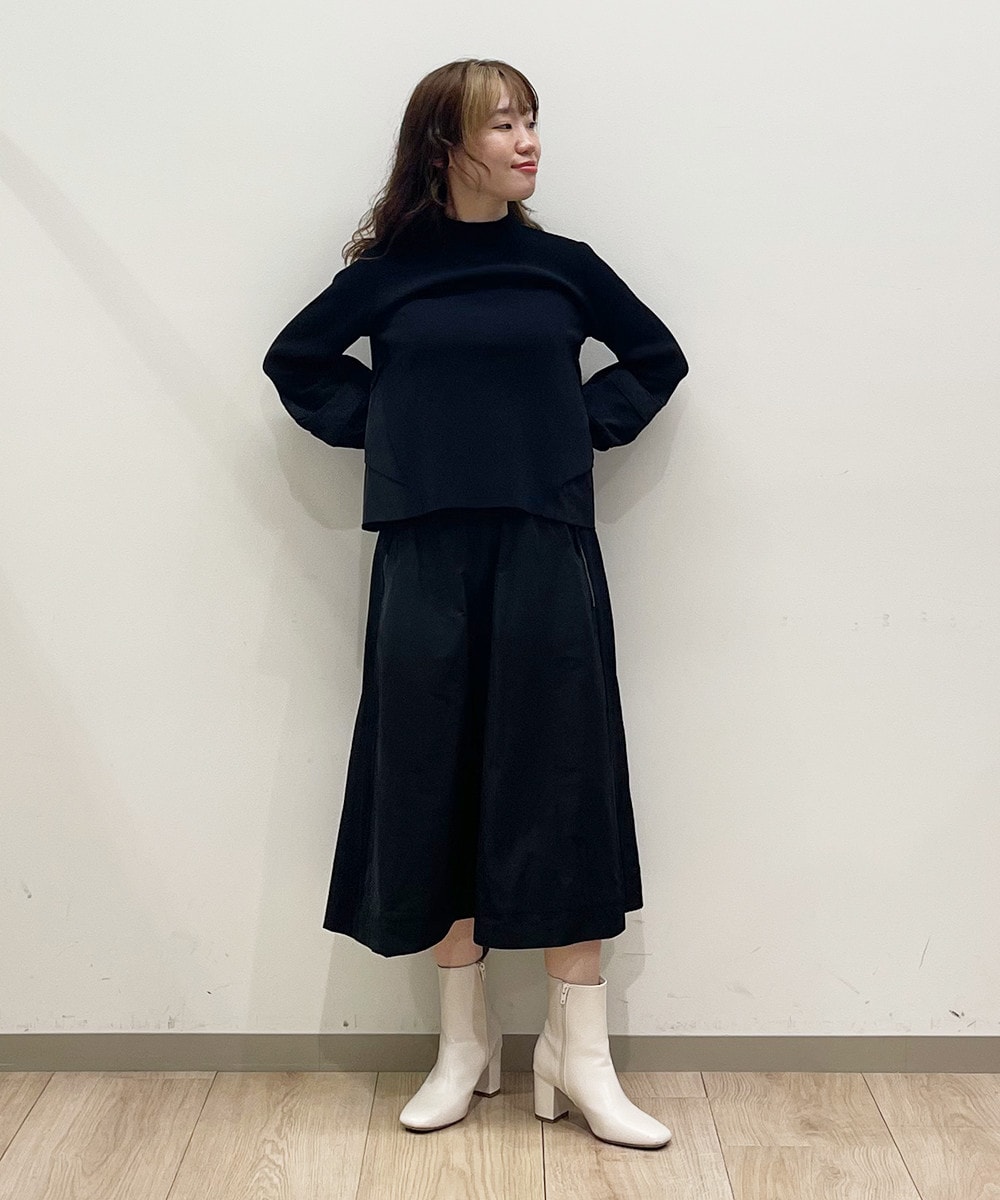 モノトーンでクールに決めて