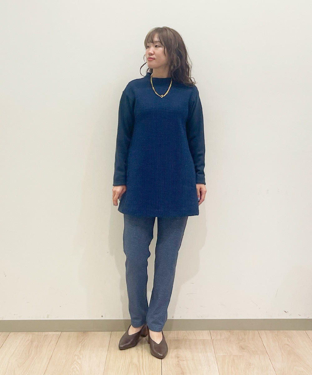 一枚で2通り楽しめる、デニム見えパンツ