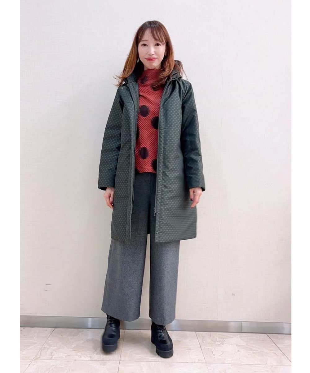 ドット柄が目を引くジャカードダウンコート