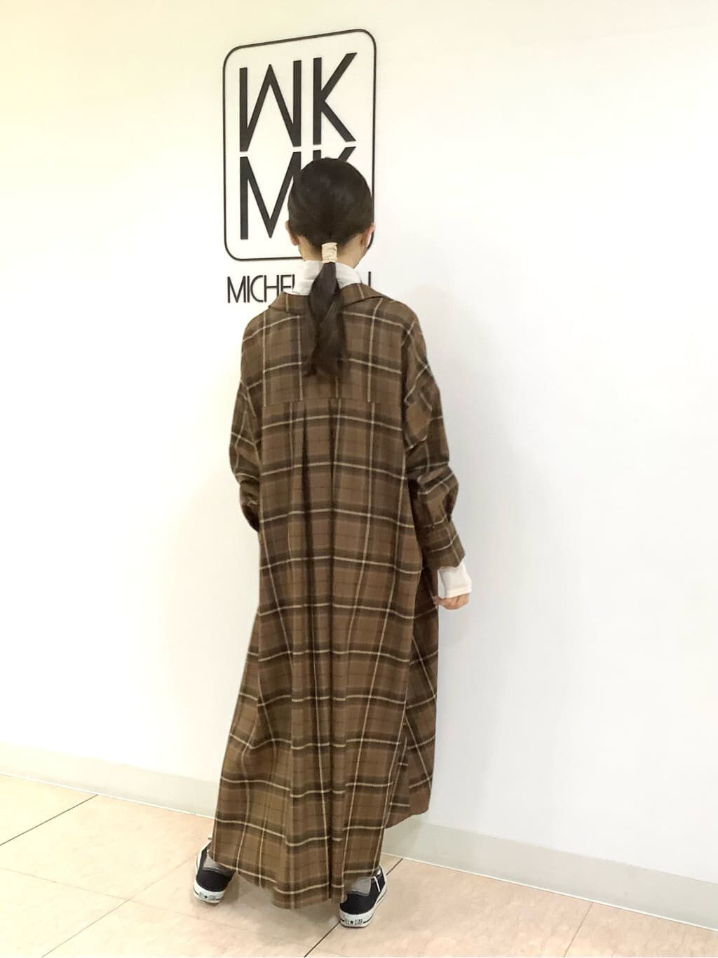 MKミッシェルクランのチェック柄シャツワンピースを使ったスタッフコーディネート画像2