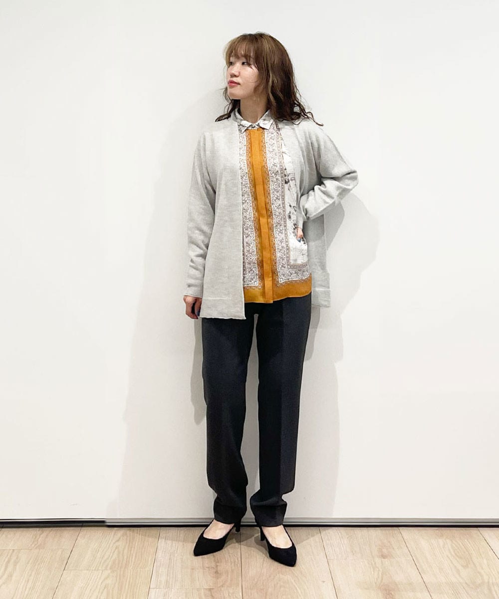 アートプリントで上品で品よく決まるブラウス