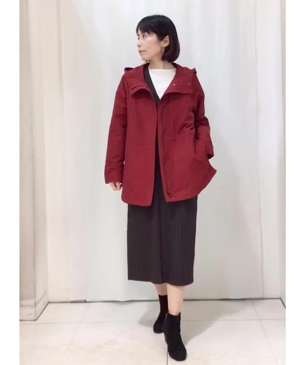 オールシーズン着回せるVネックジャンパースカート