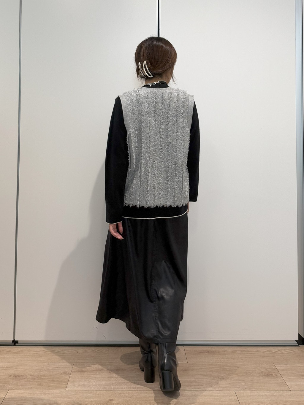 大人の冬に似合う、洗練モノトーンコーデ