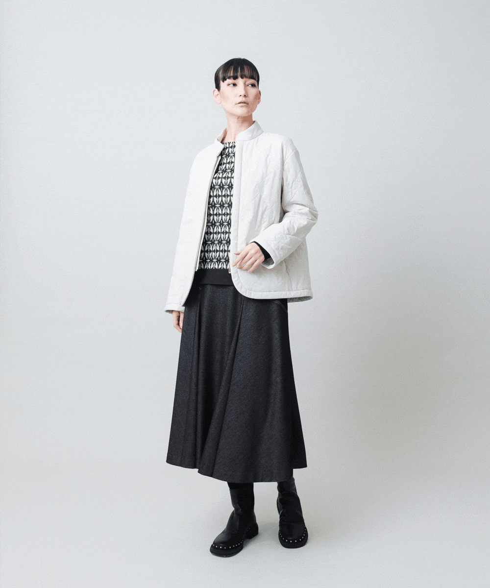 ロゴ刺繍キルティング中綿入りジャケット