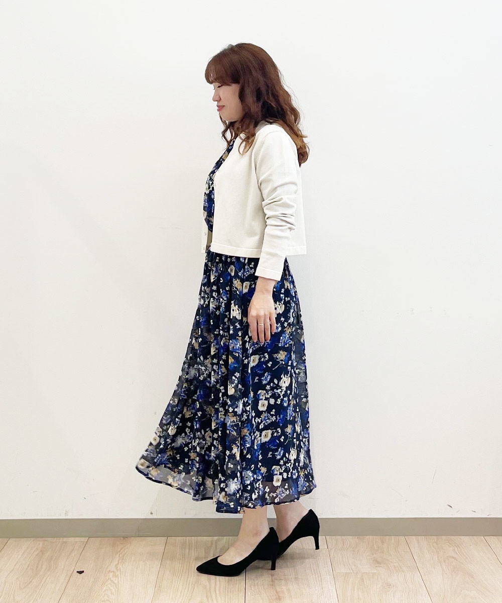 すっきり見えが叶うコンパクトカーディガン