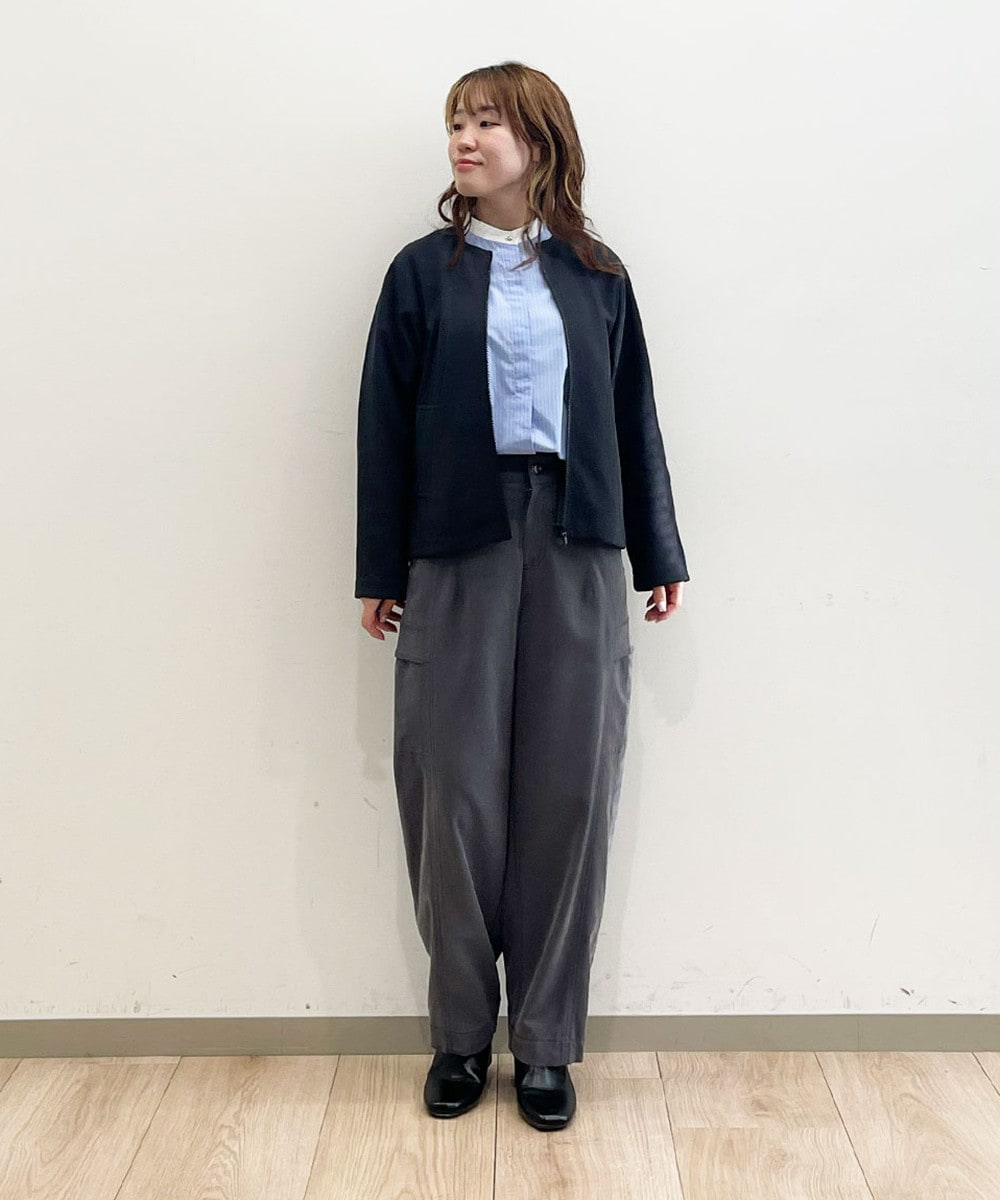 カーディガン感覚で羽織れるノーカラージャケット