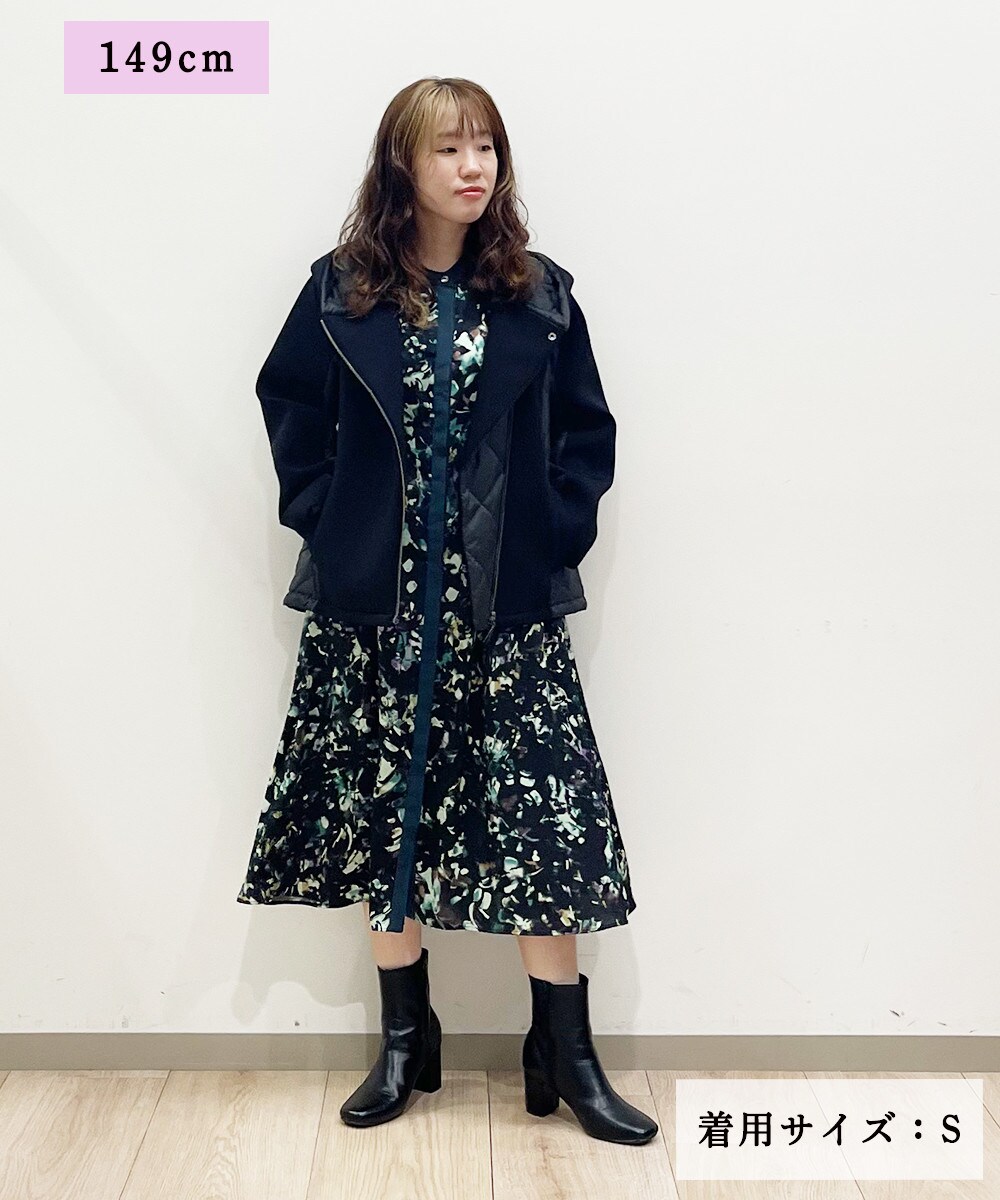  アーティスティックなプリント柄で都会的に