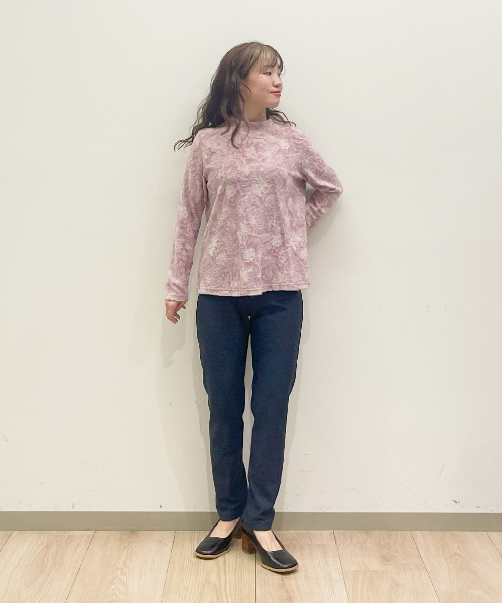 一枚で2通り楽しめる、デニム見えパンツ