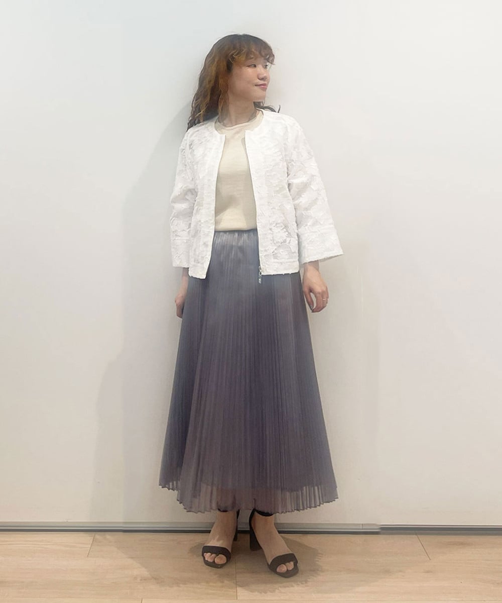 さっと羽織って、上品に華やぐ。