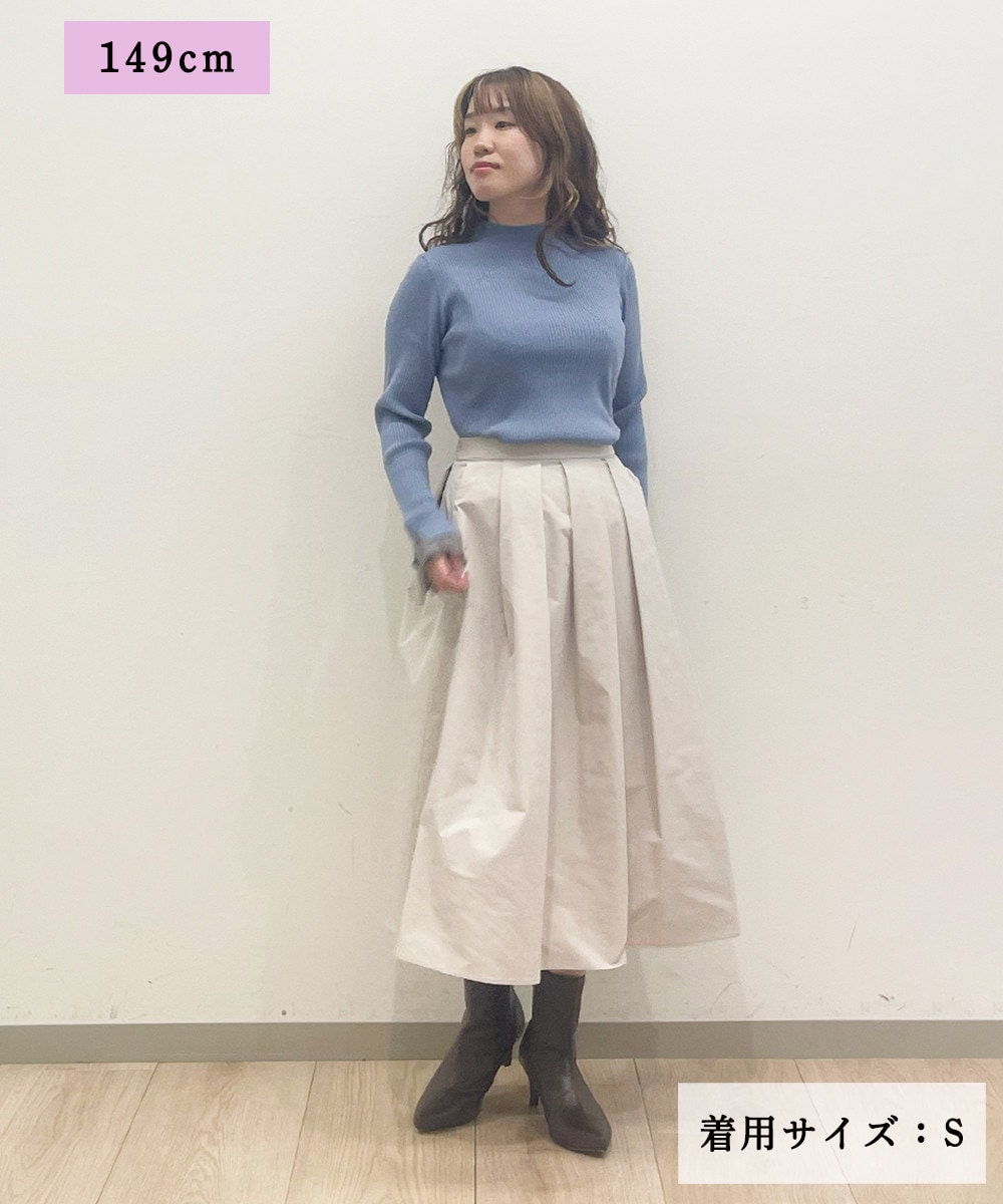 レイヤードコーデに欠かせないコンパクトニット			