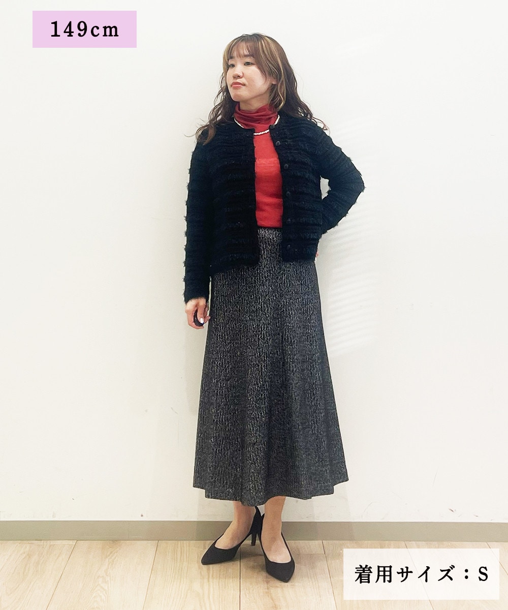 レッドをアクセントにした華やかコーデ