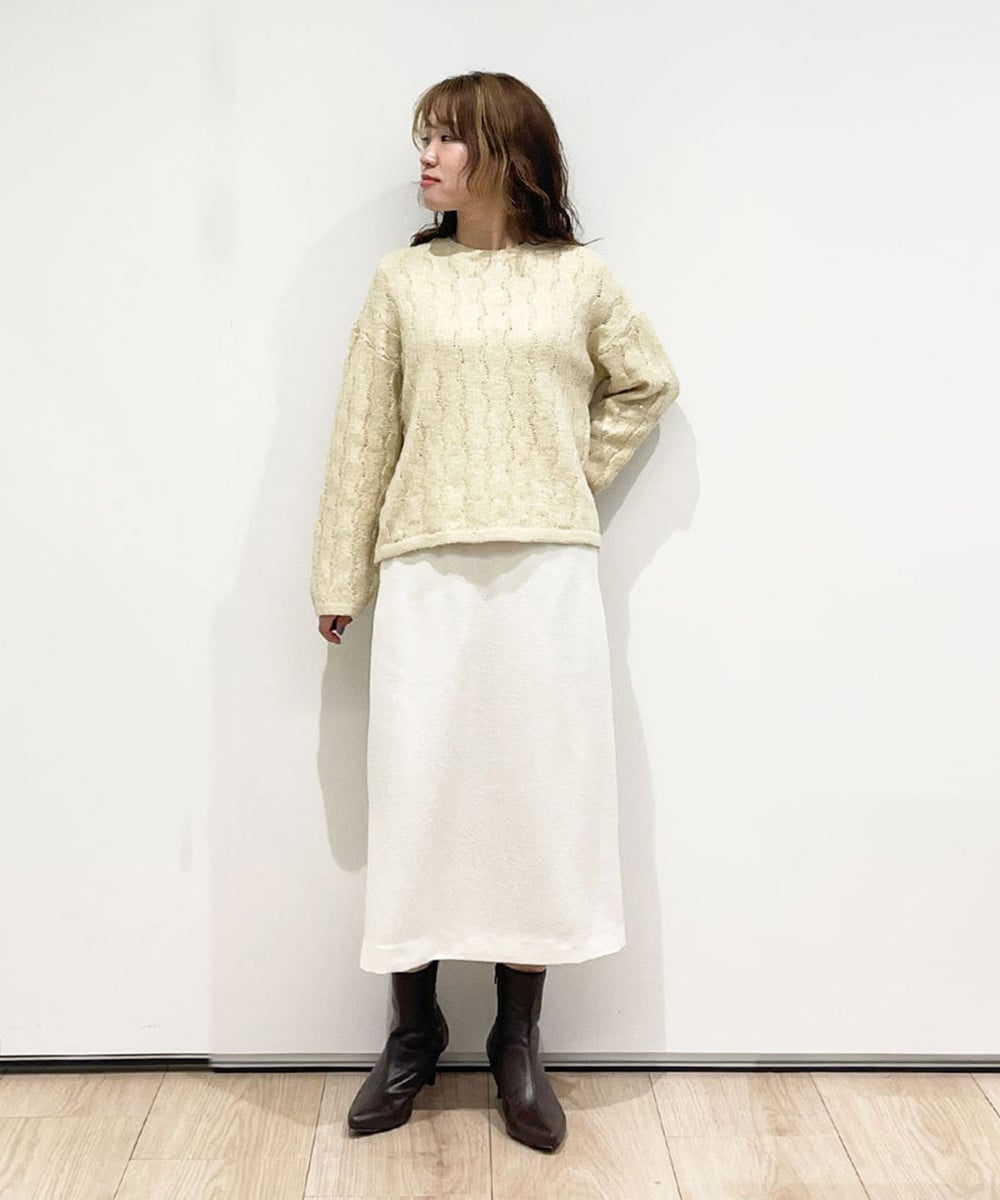 冬の街並みに映えるワンコーデ