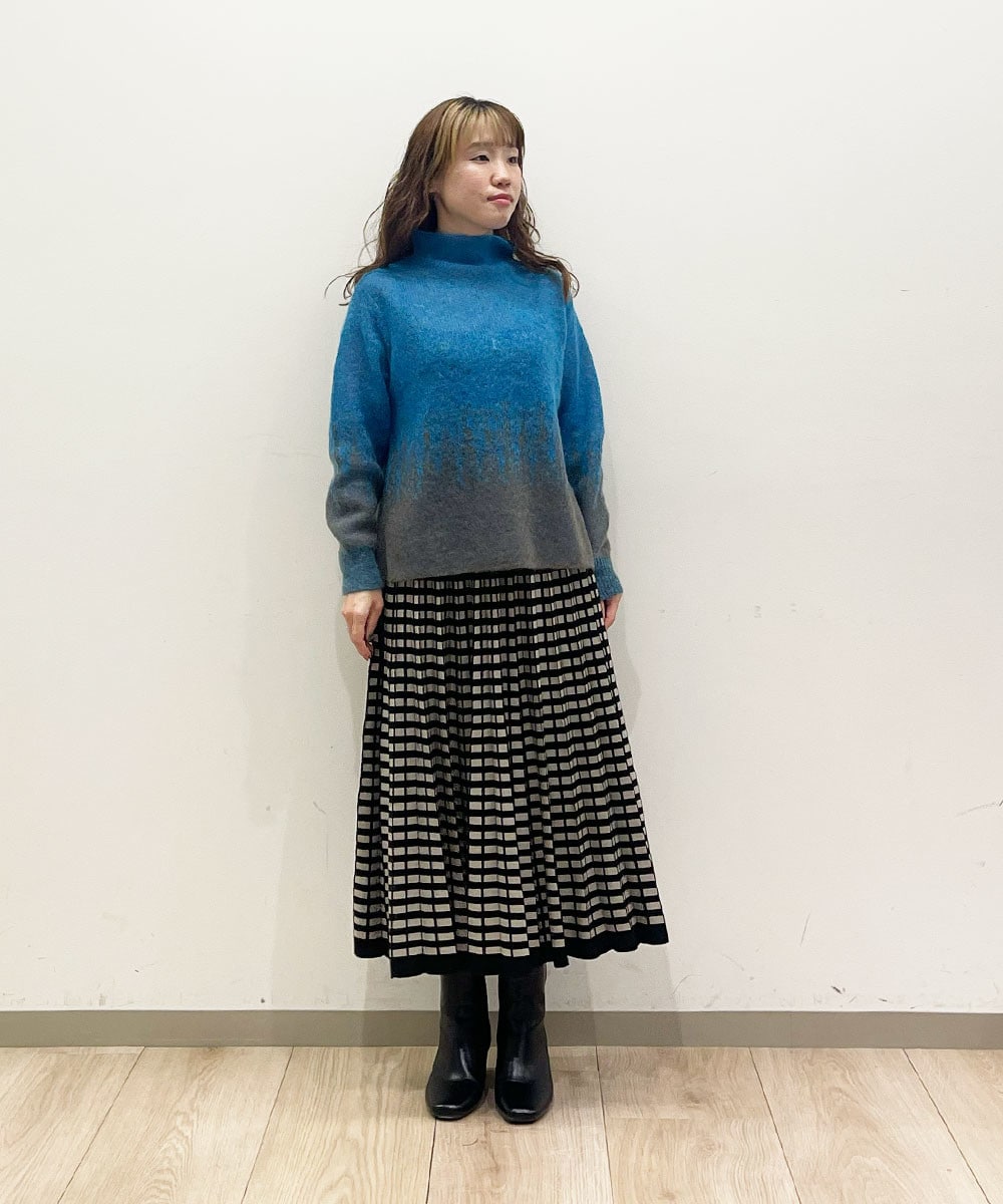 カラーの組み合わせが美しいグラデーションニット