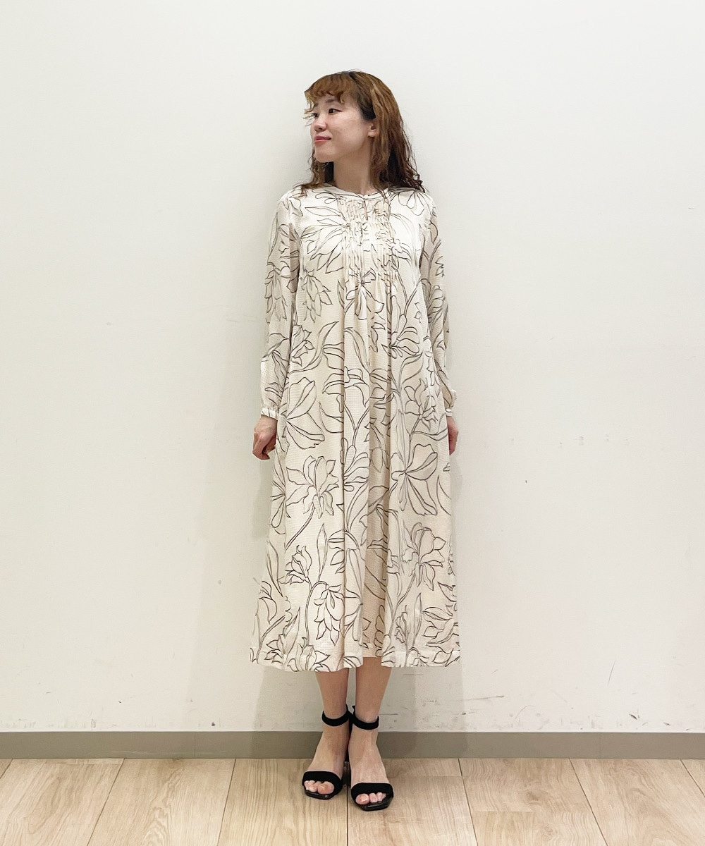 ムード高まる花柄ワンピース