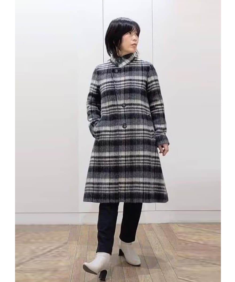 刺繍が目を引くニットプルオーバー