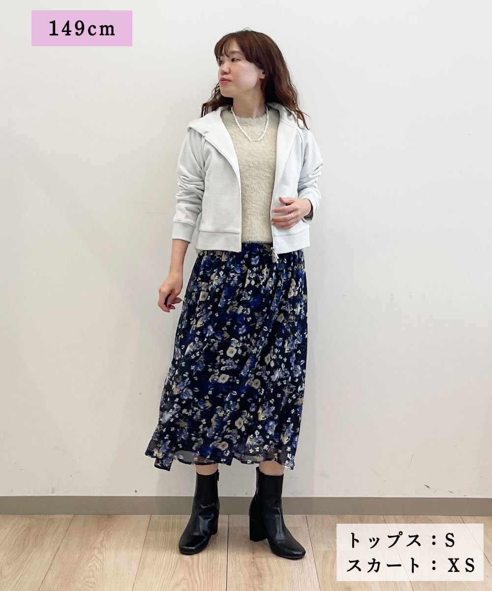 お仕事にも休日にも着回せるクラシカルなスカート