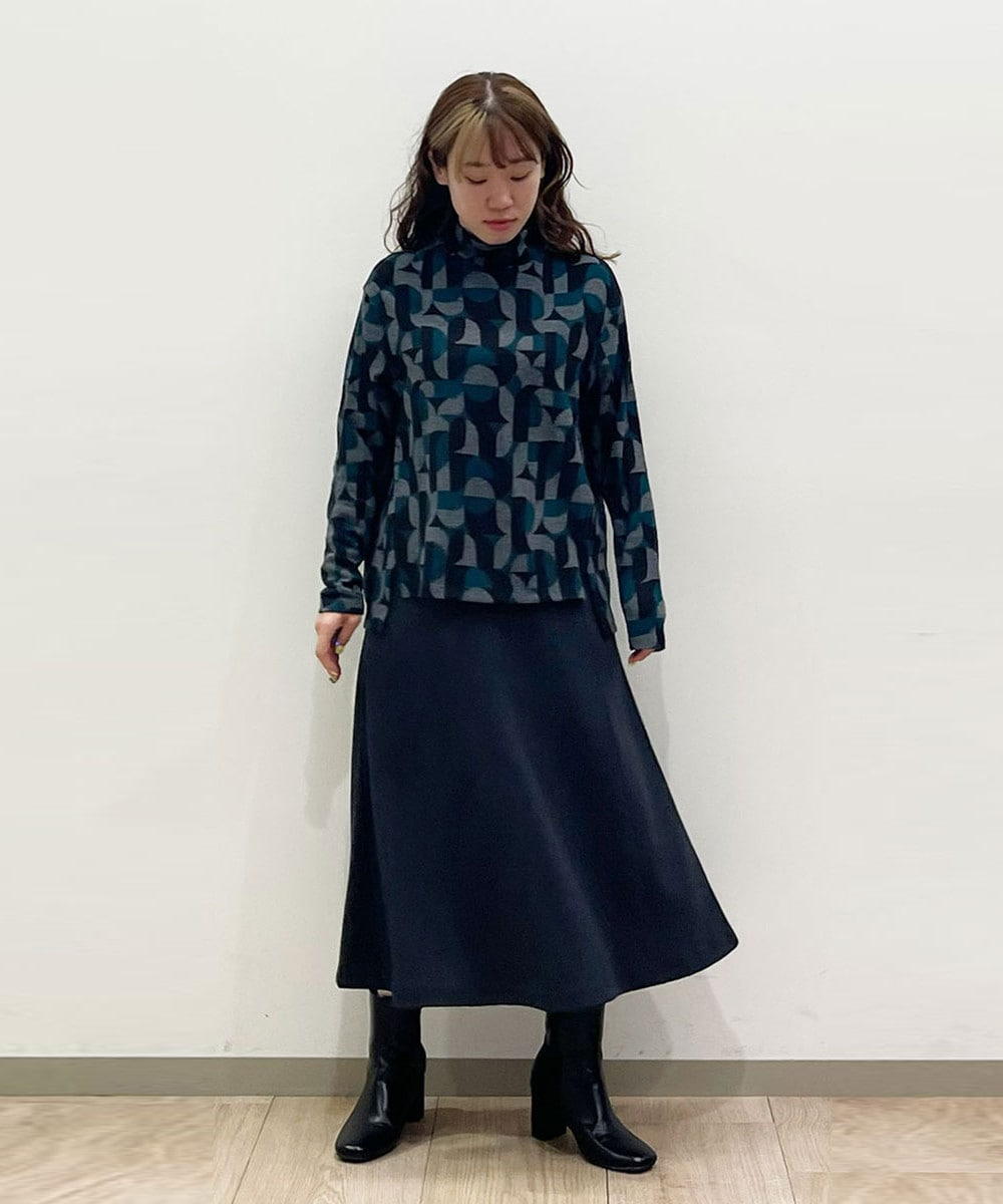 幾何柄でコーデが華やぐプルオーバー