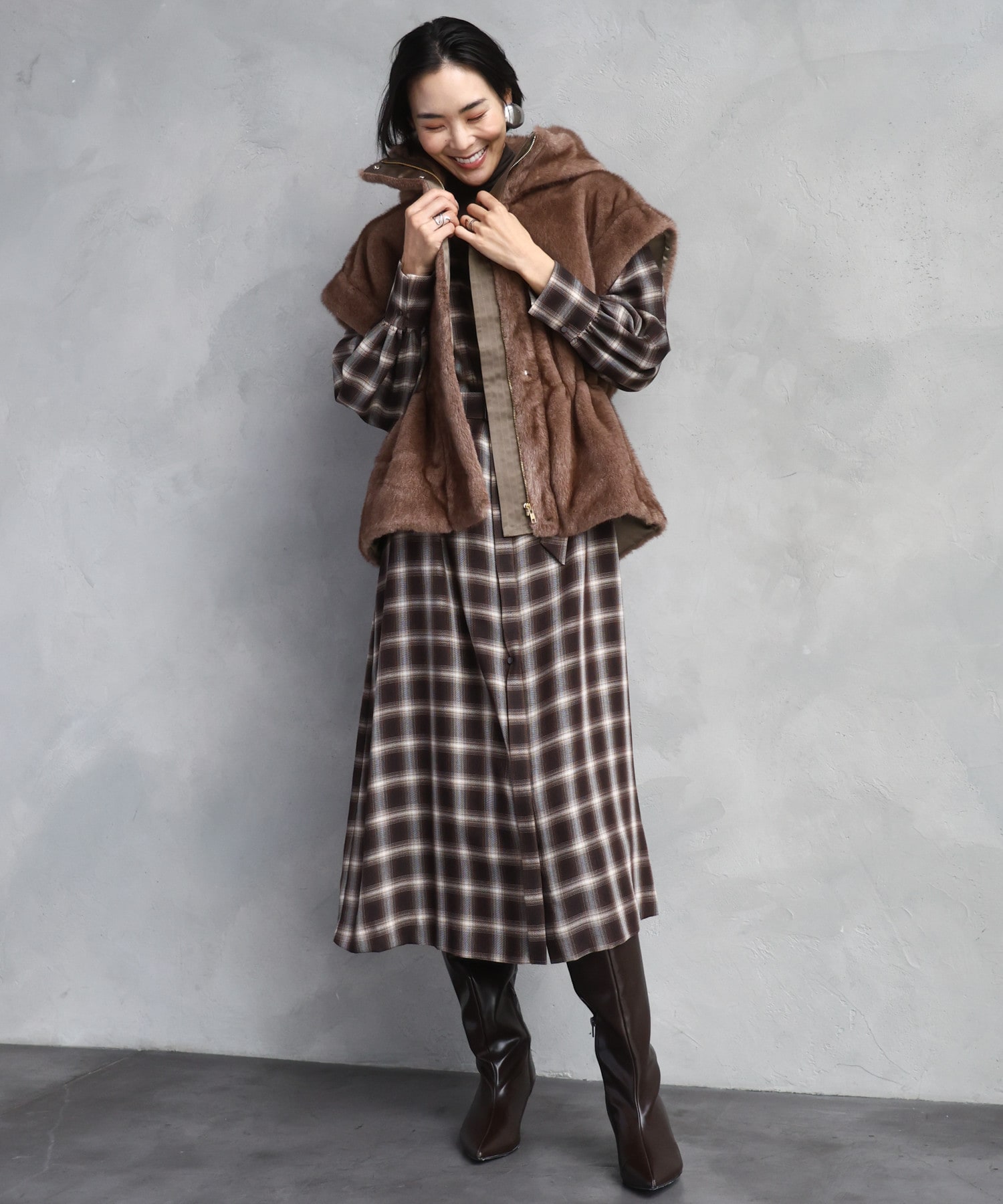【NEW】冬の装いに映える、華やぎチェックスタイル