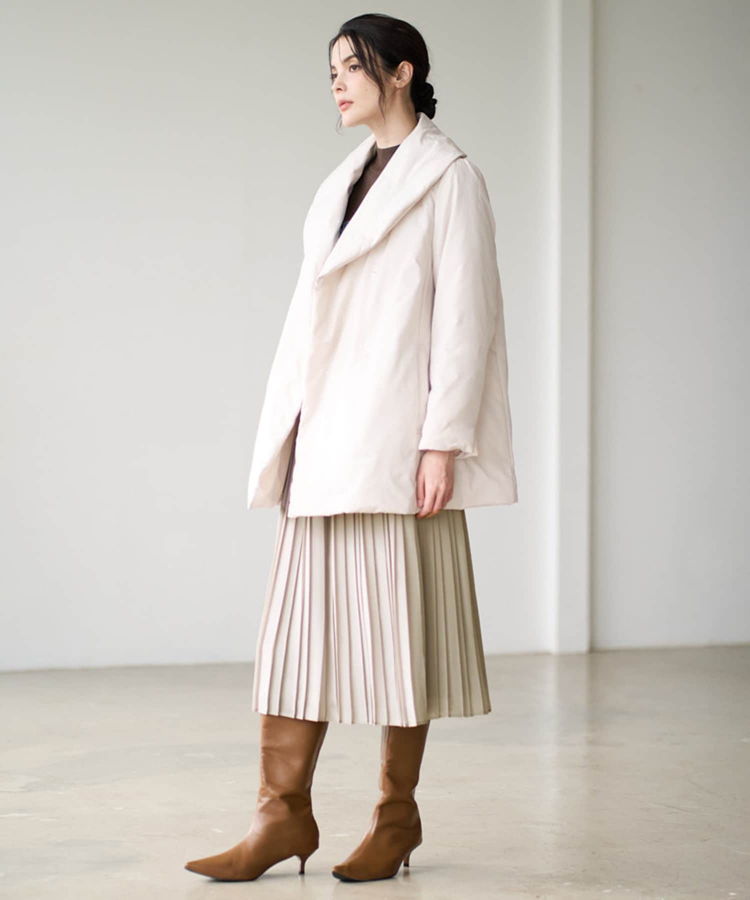 ショールカラーで見せる今どきのダウンコート