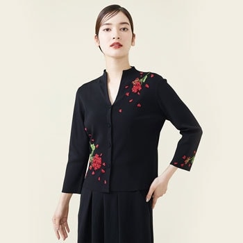 Sybilla Summer 2023 - Monochrome flowers -