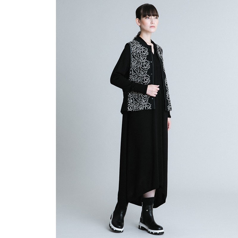 Black_800×800px_no9.jpg