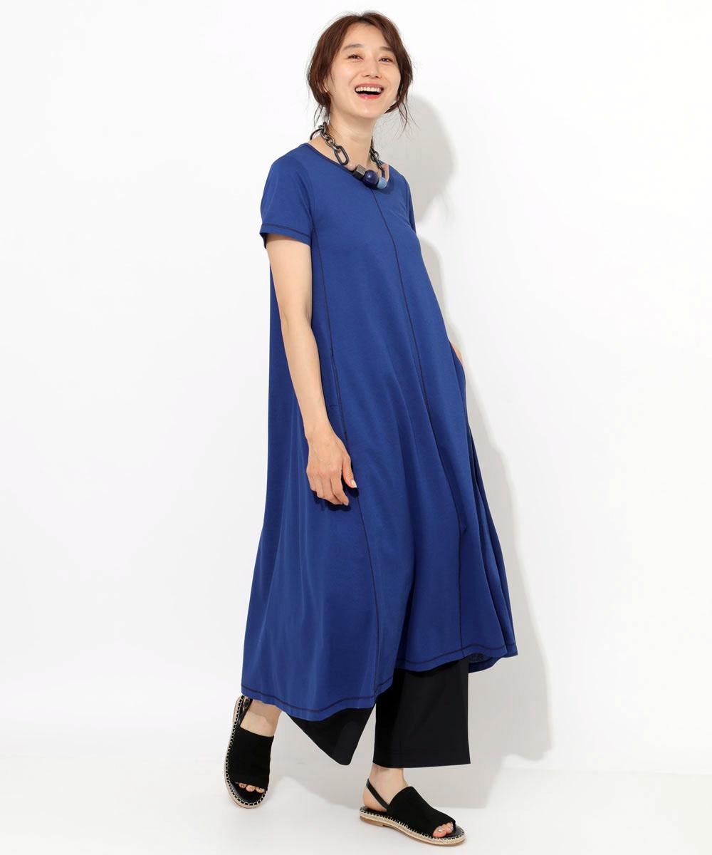 リラックスコンフォートな時間には美しいブルーのワンピースが似合う イトキンオンラインストア