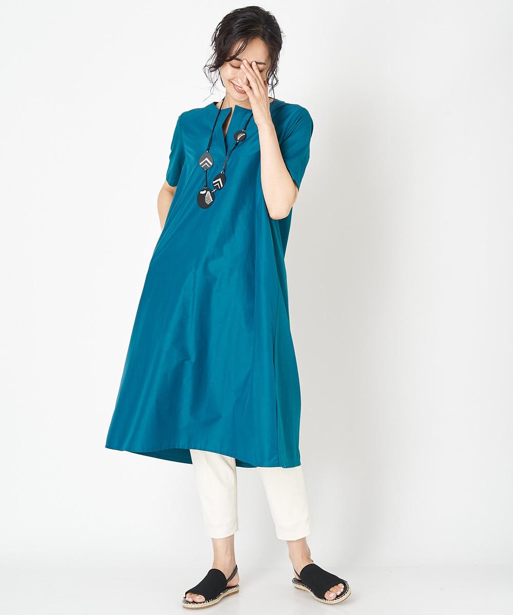 すとんと着たワンピースにパンツを合わせて リラックスした心地よさがおしゃれの可能性を広げる イトキンオンラインストア