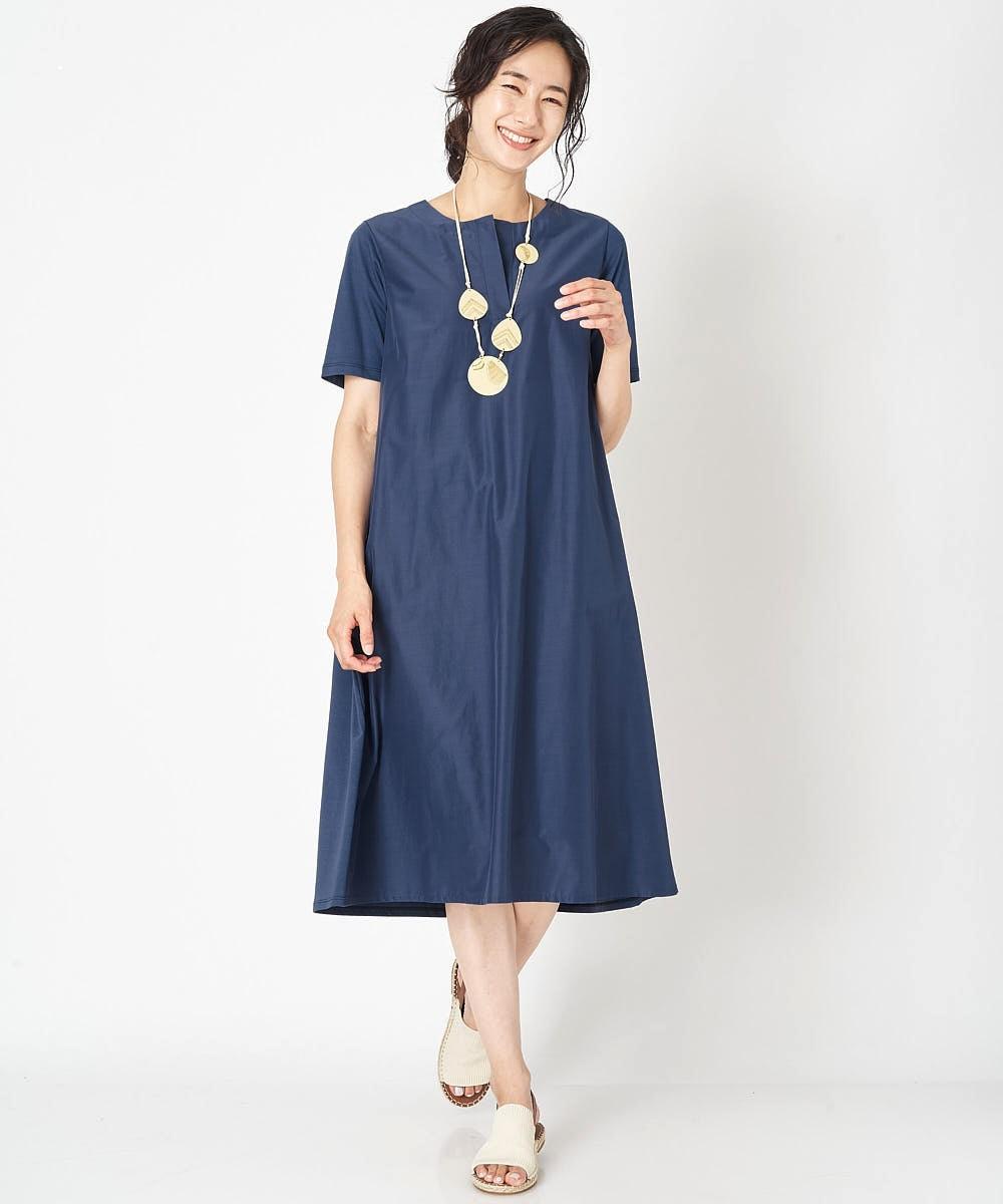 すとんと着たワンピースにパンツを合わせて リラックスした心地よさがおしゃれの可能性を広げる イトキンオンラインストア