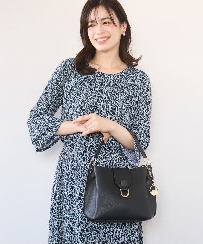 BJCAA10150 MK MICHEL KLEIN BAG [2WAY/チャーム付き]メタルバックルデザインハンドバッグ