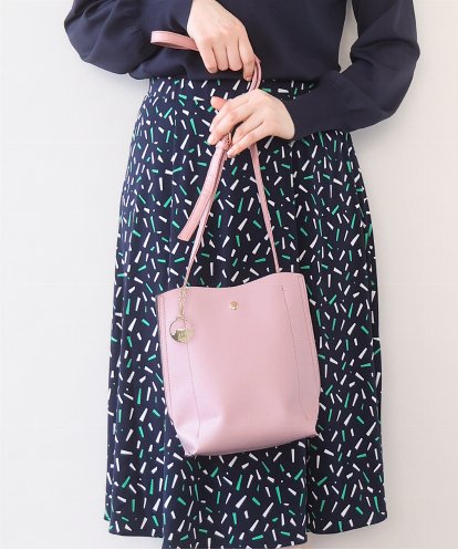 BJCAA17110 MK MICHEL KLEIN BAG [軽量/チャーム付き]ウェーブカットステッチショルダーバッグ