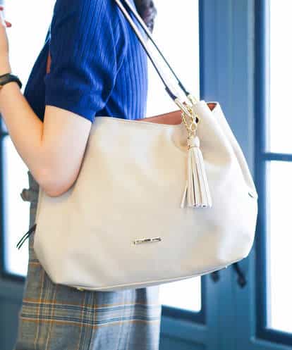 BJCJE03090 MK MICHEL KLEIN BAG 【WEB限定】タッセル付きショルダーバッグ