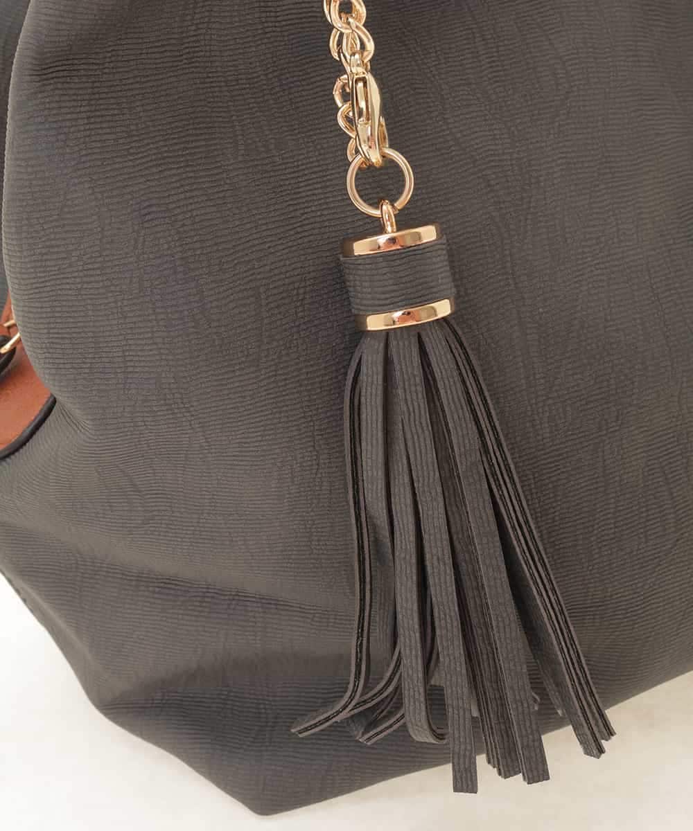 BJCJE03090 MK MICHEL KLEIN BAG(MK ミッシェルクラン バッグ) 【WEB限定】タッセル付きショルダーバッグ グレー