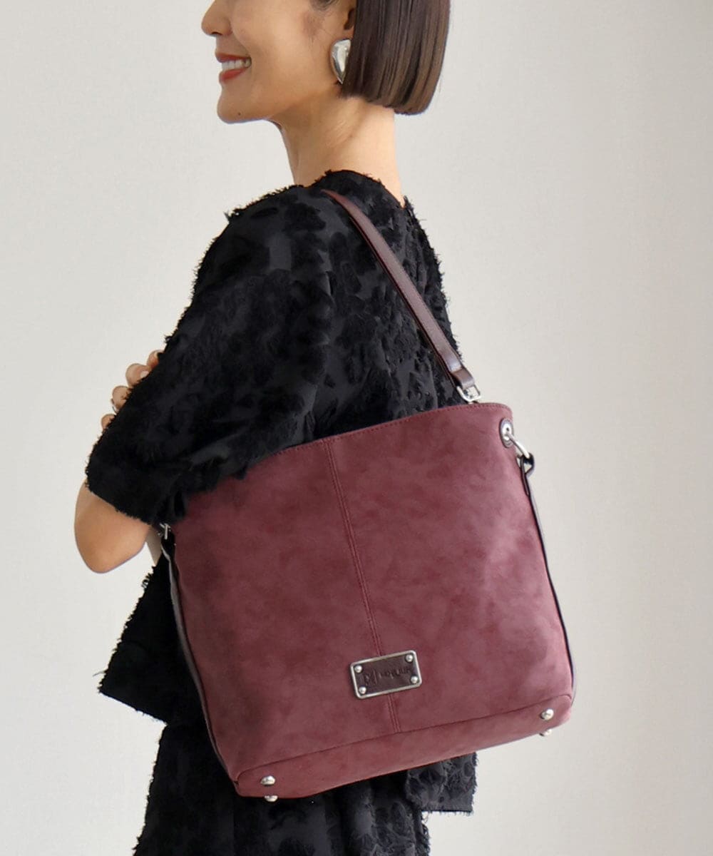 BKCAG09160 MK MICHEL KLEIN BAG(MK ミッシェルクラン バッグ) [2WAY]スエード風メタルタグアクセントショルダーバッグ ボルドー