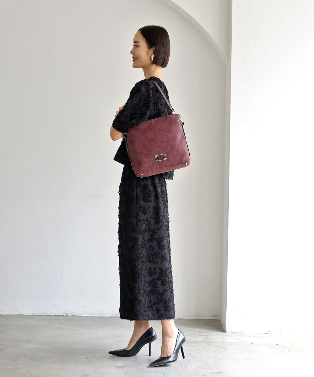 BKCAG09160 MK MICHEL KLEIN BAG(MK ミッシェルクラン バッグ) [2WAY]スエード風メタルタグアクセントショルダーバッグ ブラウン
