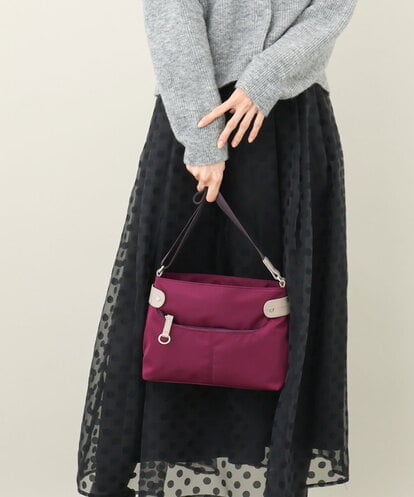 BKRAA91135 MK MICHEL KLEIN BAG [撥水/500g以下の軽量]アクセントレザーコンパクトショルダーバッグ