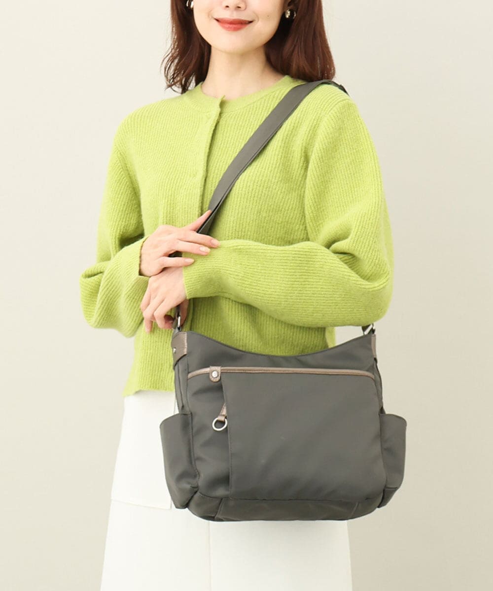 BKRAA94150 MK MICHEL KLEIN BAG(MK ミッシェルクラン バッグ) [撥水/500g以下の軽量]アクセントレザーショルダーバッグ パープル×ベージュ
