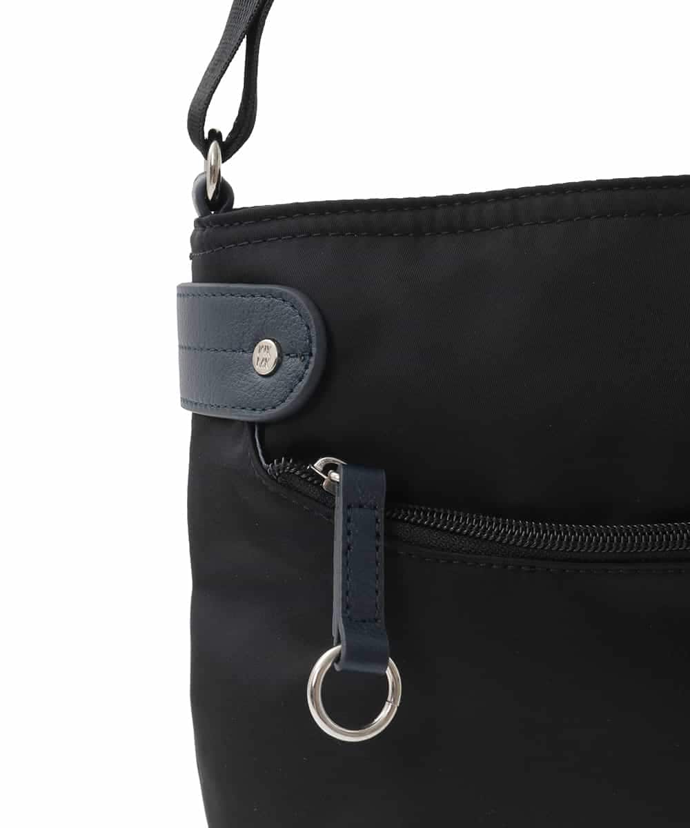 BKRAD91135 MK MICHEL KLEIN BAG(MK ミッシェルクラン バッグ) [撥水/500g以下の軽量]アクセントレザーコンパクトショルダーバッグ ブラック×ネイビー