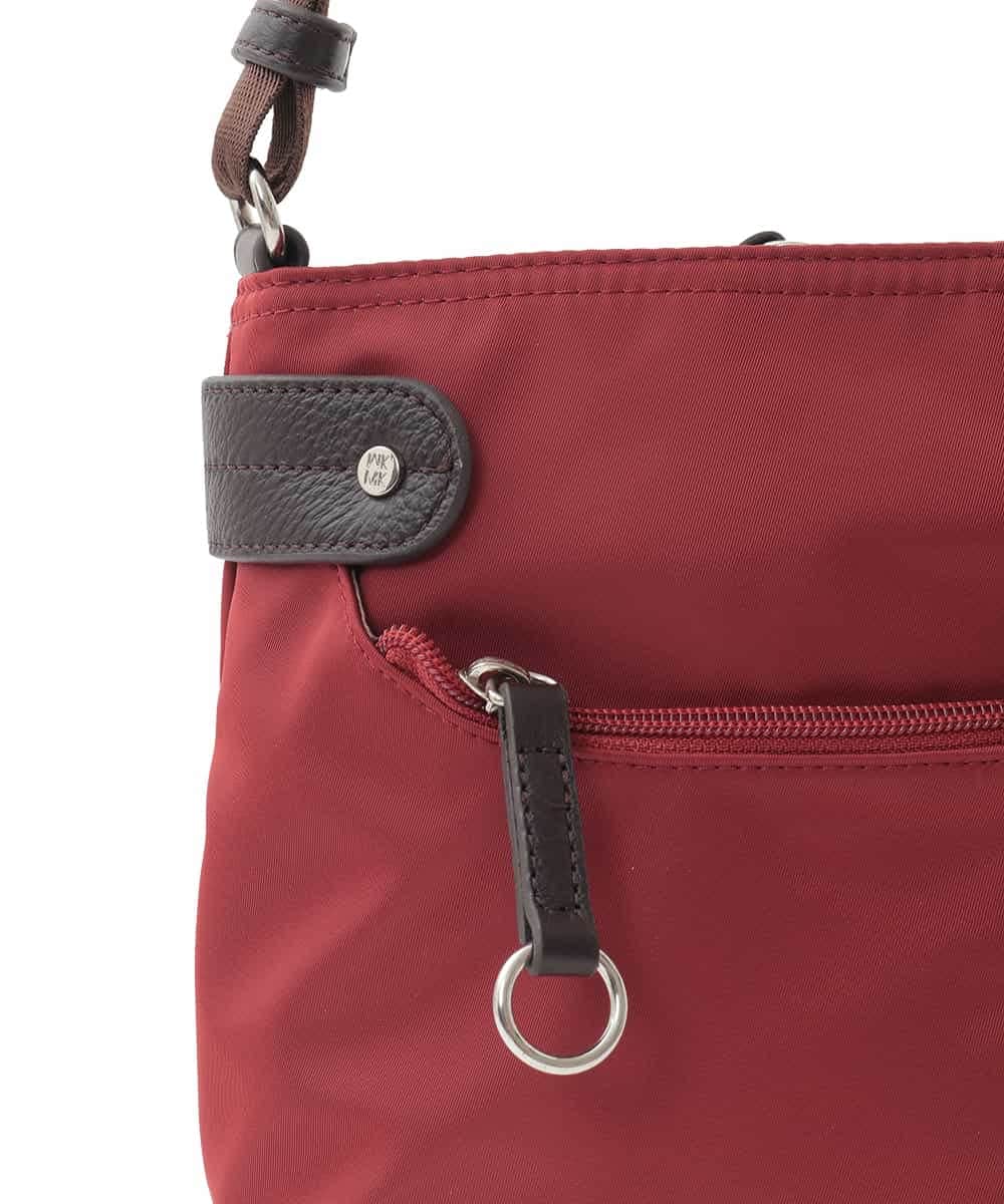 BKRAD91135 MK MICHEL KLEIN BAG(MK ミッシェルクラン バッグ) [撥水/500g以下の軽量]アクセントレザーコンパクトショルダーバッグ ブラック×ネイビー