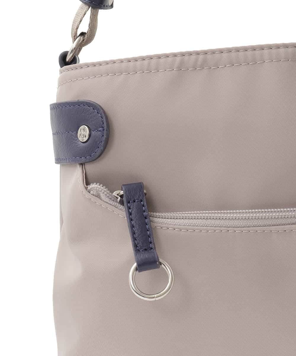 BKRAD91135 MK MICHEL KLEIN BAG(MK ミッシェルクラン バッグ) [撥水/500g以下の軽量]アクセントレザーコンパクトショルダーバッグ ブラック×ネイビー