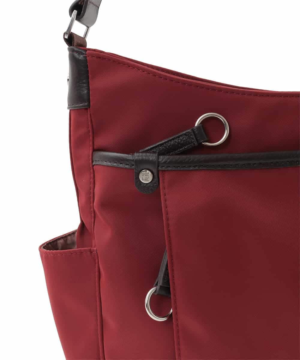 BKRAD94160 MK MICHEL KLEIN BAG(MK ミッシェルクラン バッグ) [撥水/500g以下の軽量]アクセントレザーショルダーバッグ レッド×ブラウン