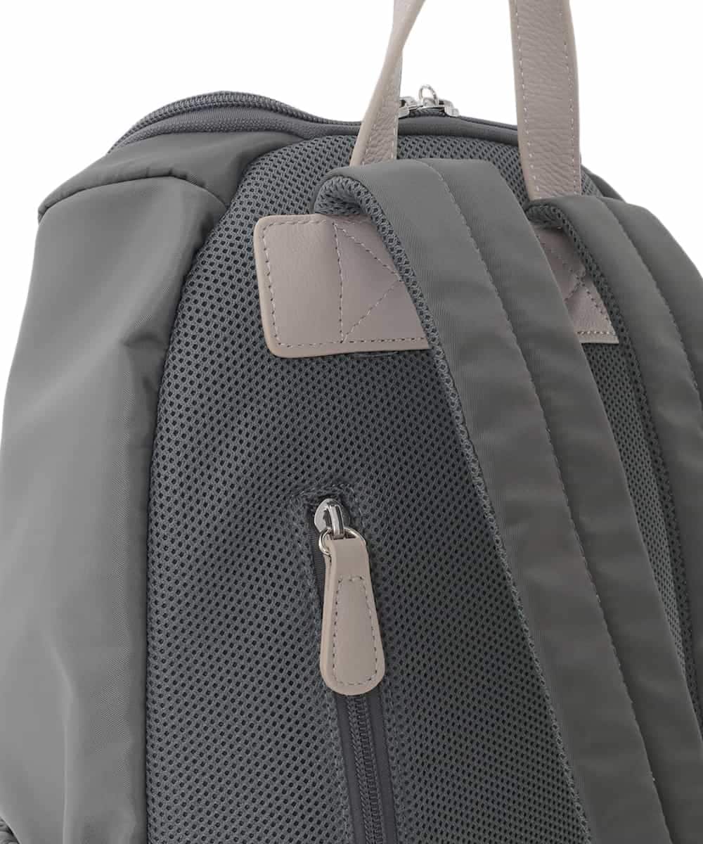 BKRAD96170 MK MICHEL KLEIN BAG(MK ミッシェルクラン バッグ) [撥水/A4収納可]スクエアデザインバックパック グレージュ×ベージュ