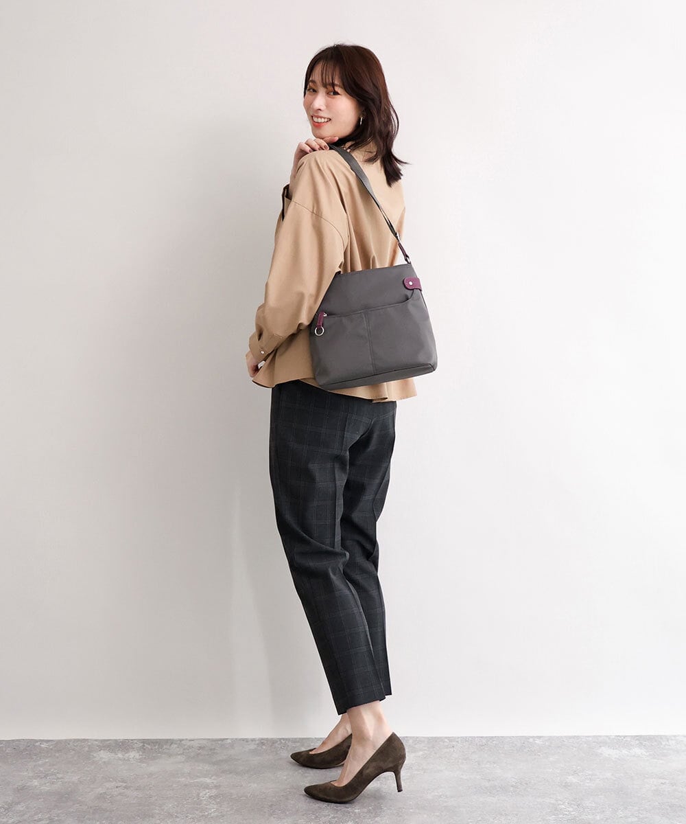 BKRAG90150 MK MICHEL KLEIN BAG(MK ミッシェルクラン バッグ) [撥水/軽量]アクセントレザースクエアショルダーバッグ グレー×パープル