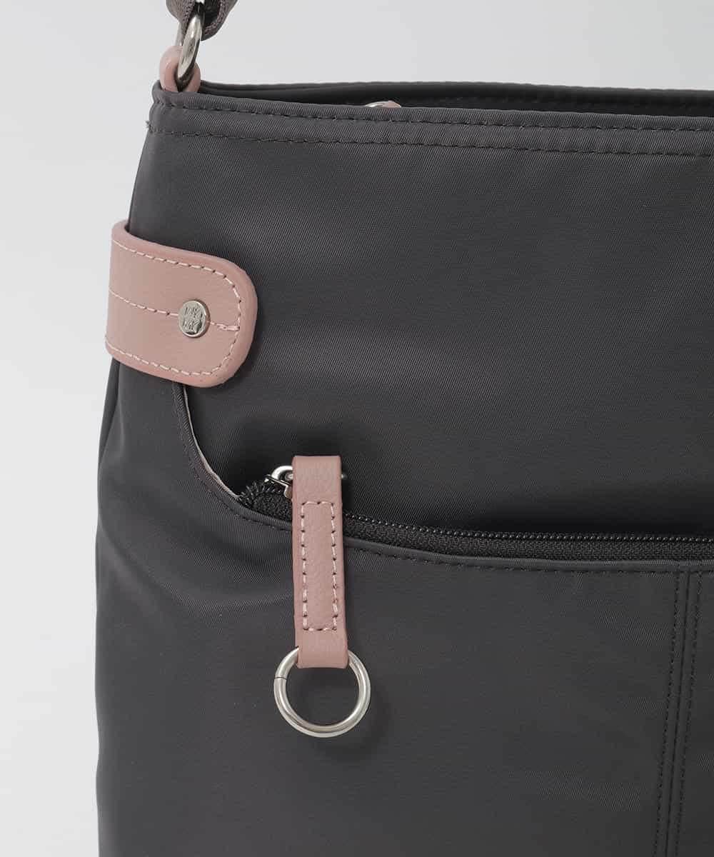 BKRAG90150 MK MICHEL KLEIN BAG(MK ミッシェルクラン バッグ) 【撥水/軽量】アクセントレザースクエアショルダーバッグ グレー